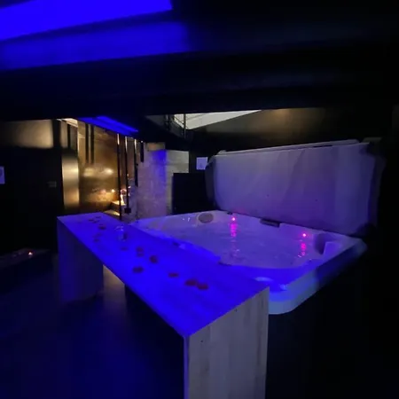 Mieuxqualhotel Jacuzzi Privatif La Retro Bordeaux