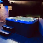 Mieuxqualhotel Jacuzzi Privatif La Retro Bordeaux