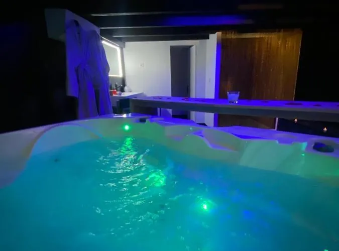 Mieuxqualhotel Jacuzzi Privatif La Retro 4*