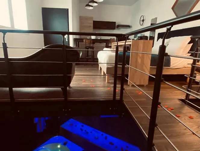 Mieuxqualhotel Jacuzzi Privatif La Retro 4*